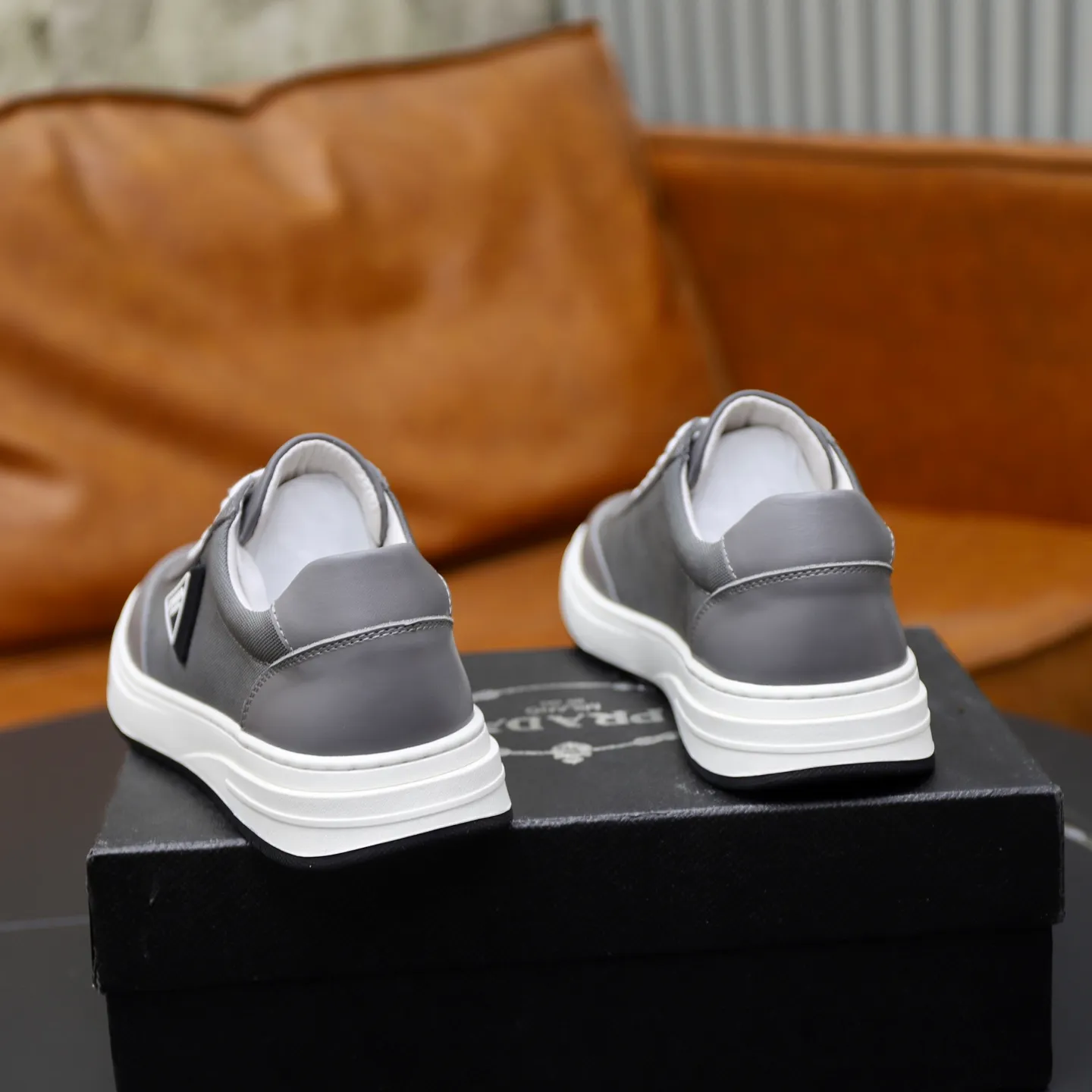 Ex-factory price: 400💰🙅‍♂️🙅‍♂️🙅‍♂️ Brand: PRADA Standard code: 38–44 (45 can be customized) Grade: Same as the official website Material: Original cowhide fabric Comfortable pigskin lining Lightweight wear-resistant outsole Style category: Men's fashionable casual shoes and boots Running sports shoes Distinguished luxury brand elements Top luxury Color: actual picture color